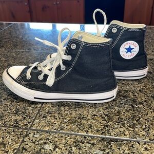 Converse Youth size 1.5 — EUC